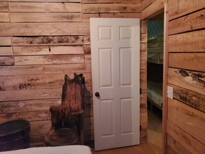 1 bedroom, iron/ironing board, bed sheets - #2 The valley view cabin
(New lexington)