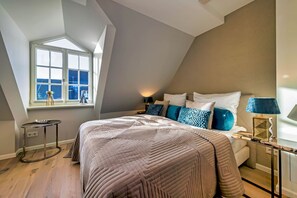 3 bedrooms, in-room safe, iron/ironing board, WiFi