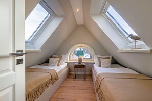 3 chambres, coffres-forts dans les chambres, fer et planche à repasser