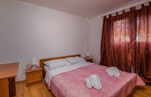 1 soverom, strykejern/-brett, wi-fi (inkludert) og sengetøy