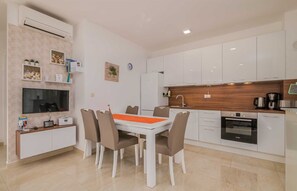 Fridge, oven, dishwasher, coffee/tea maker