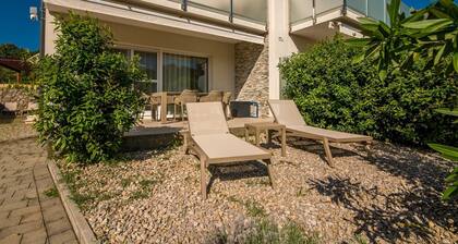 Ferienhaus Nemo mit Garten