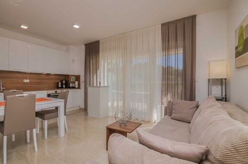 Holiday house Nemo with Garden