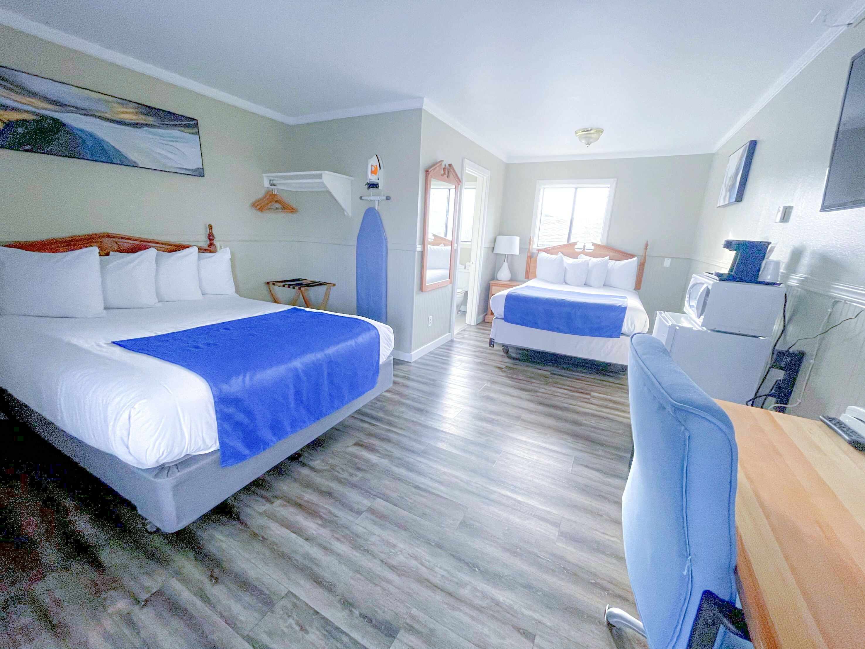 Design-Doppel- oder -Zweibettzimmer