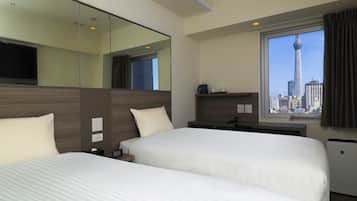 Habitación estándar con 2 camas individuales, para no fumadores (SkyTree View) | Edredón, caja de seguridad en la habitación y escritorio