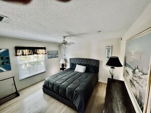 4 bedrooms, iron/ironing board, free WiFi, bed sheets