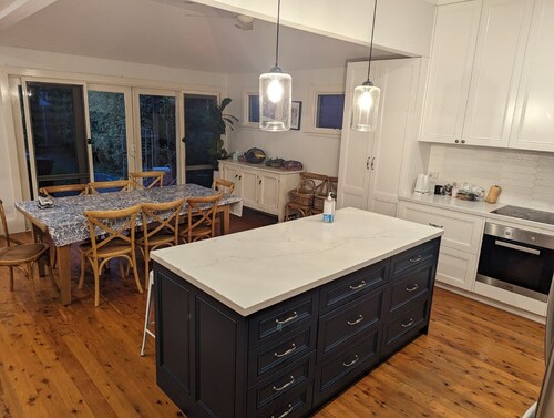 Family home, stroll to Summer Hill village and transport