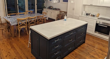 Family home, stroll to Summer Hill village and transport