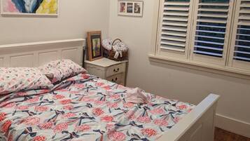 4 bedrooms, WiFi, bed sheets