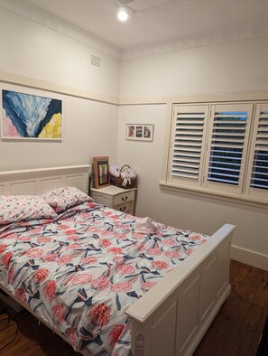 4 bedrooms, WiFi, bed sheets