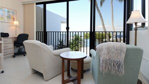 Flat-screen TV, table football, ping pong, printers - C14 Moon Bay - Recently renovated 2 bedroom townhome (Key Largo)