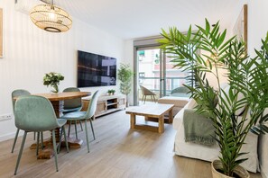 Unclassified image, 4 of 18, button