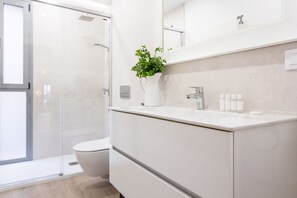 Unclassified image, 4 of 18, button