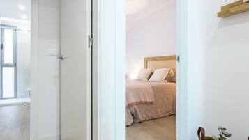 2 slaapkamers, een strijkplank/strijkijzer, internet, beddengoed