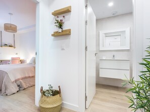 2 dormitorios, tabla de planchar con plancha, Internet y ropa de cama