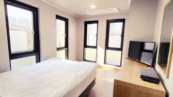 City Double Room | Free WiFi, bed sheets