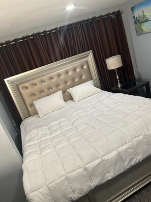 Rumah Mewah, pemandangan kota | 2 kamar tidur, tirai kedap cahaya, kedap suara, dan setrika/meja setrika