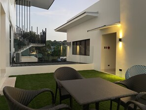 Lounge - Lighthouse Point Hotel (Dumaguete)