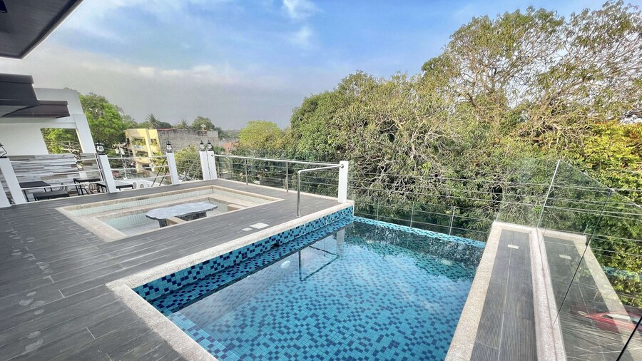 Lighthouse Point Hotel