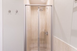 Bruser, hårtørrer, bidet