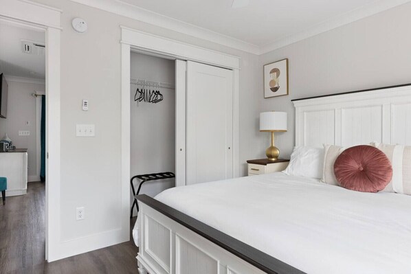 2 bedrooms, desk, iron/ironing board, free WiFi