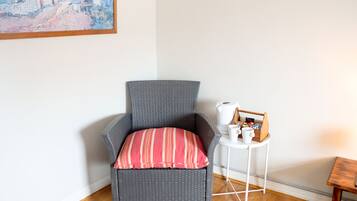 Queen Room, Shared Bathroom