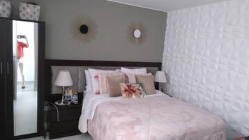 3 habitaciones, escritorio, wifi y ropa de cama