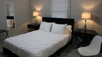 4 bedrooms, desk, iron/ironing board, travel crib