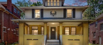 Gorgeous remodeled home, with entertainment, and massage chair for relaxing!