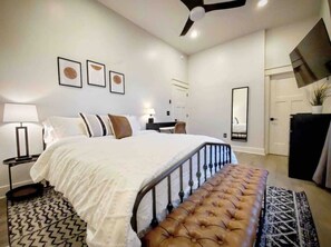 2 chambres, matelas mémoire de forme, bureau, fer et planche à repasser