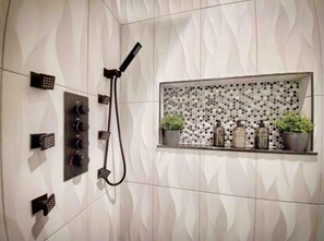 Sèche-cheveux, serviettes fournies