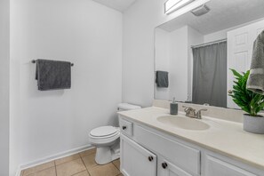 Handtücher, Seife, Shampoo, Toilettenpapier