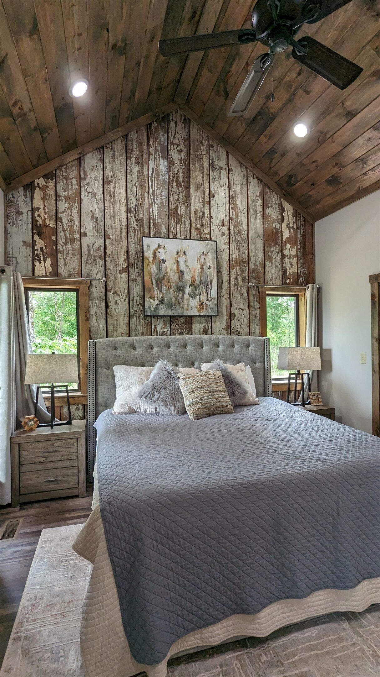 3 bedrooms, desk, iron/ironing board, travel crib