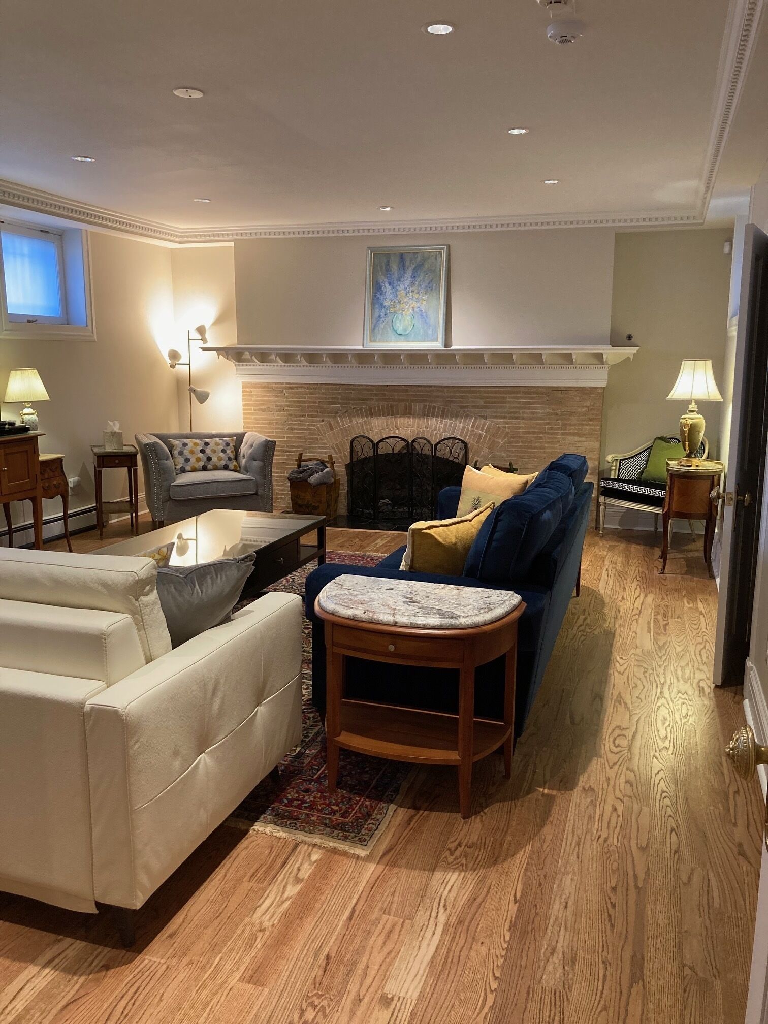 Smart TV, DVD player, books, video library