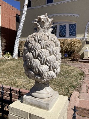 Exterior detail - Spacious Historic Street-View Apt in City Center! 3 Parks Nearby, 96 WalkScore! (Denver)