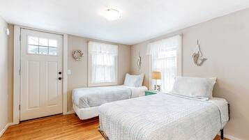 2 bedrooms, internet, bed sheets