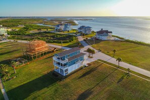 Exterior - Inviting oceanfront home with pool, hot tub, tennis, fireplace, balcony & W/D (Galveston)