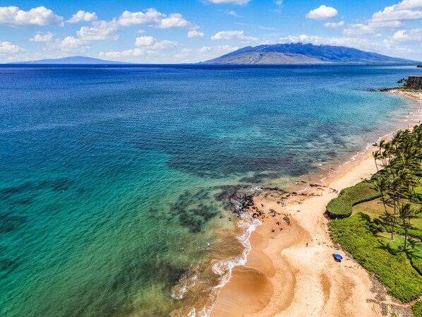 Beach nearby, sun loungers, beach towels