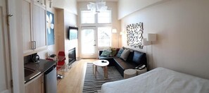 1 habitación, tabla de planchar con plancha, wifi y ropa de cama