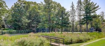 Charming lakeside condo with pool, tennis, balcony, & fast WiFi