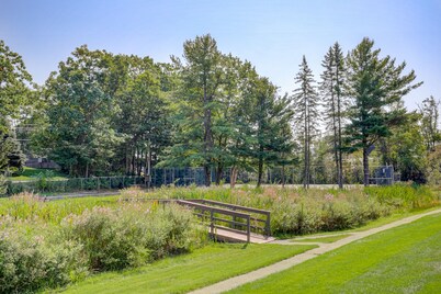 Charming lakeside condo with pool, tennis, balcony, & fast WiFi