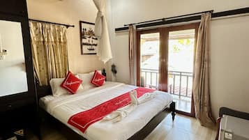 Superior Double Room | Minibar, in-room safe, individually decorated, laptop workspace