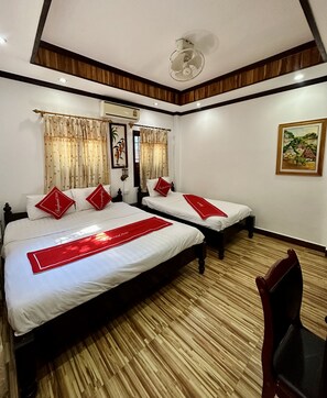 Quarto triplo superior | Frigobar, cofres nos quartos, individualmente decorados