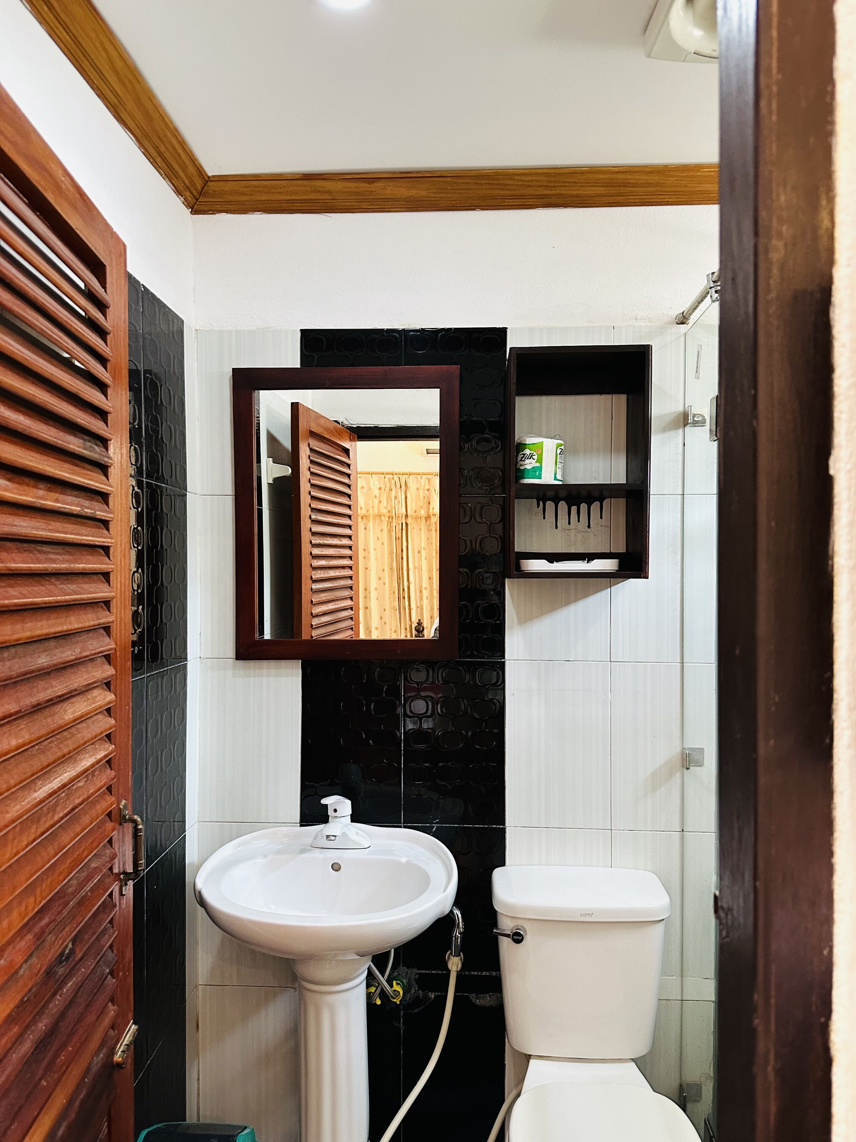 Salle de bain | Douche, douche à « effet pluie », articles de toilette gratuits