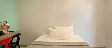 Työpöytä, ilmainen Wi-Fi, vuodevaatteet