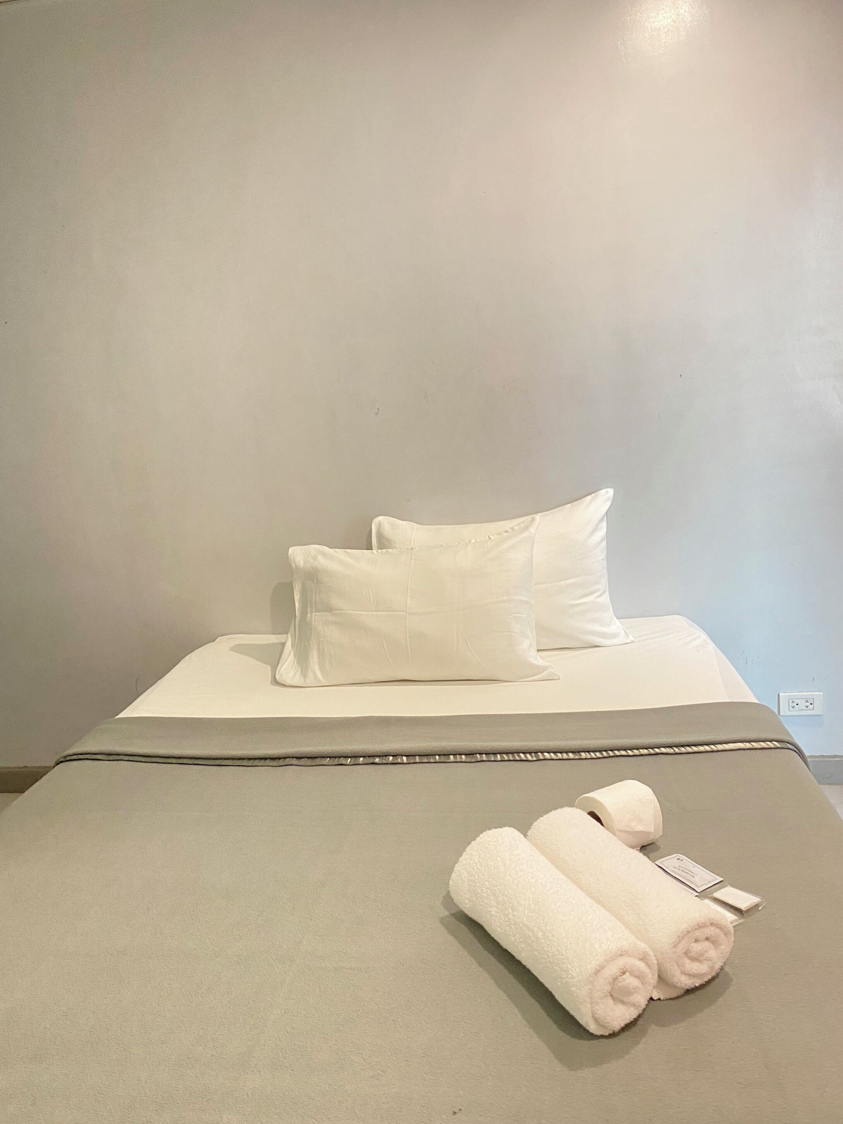 Desk, free WiFi, bed sheets