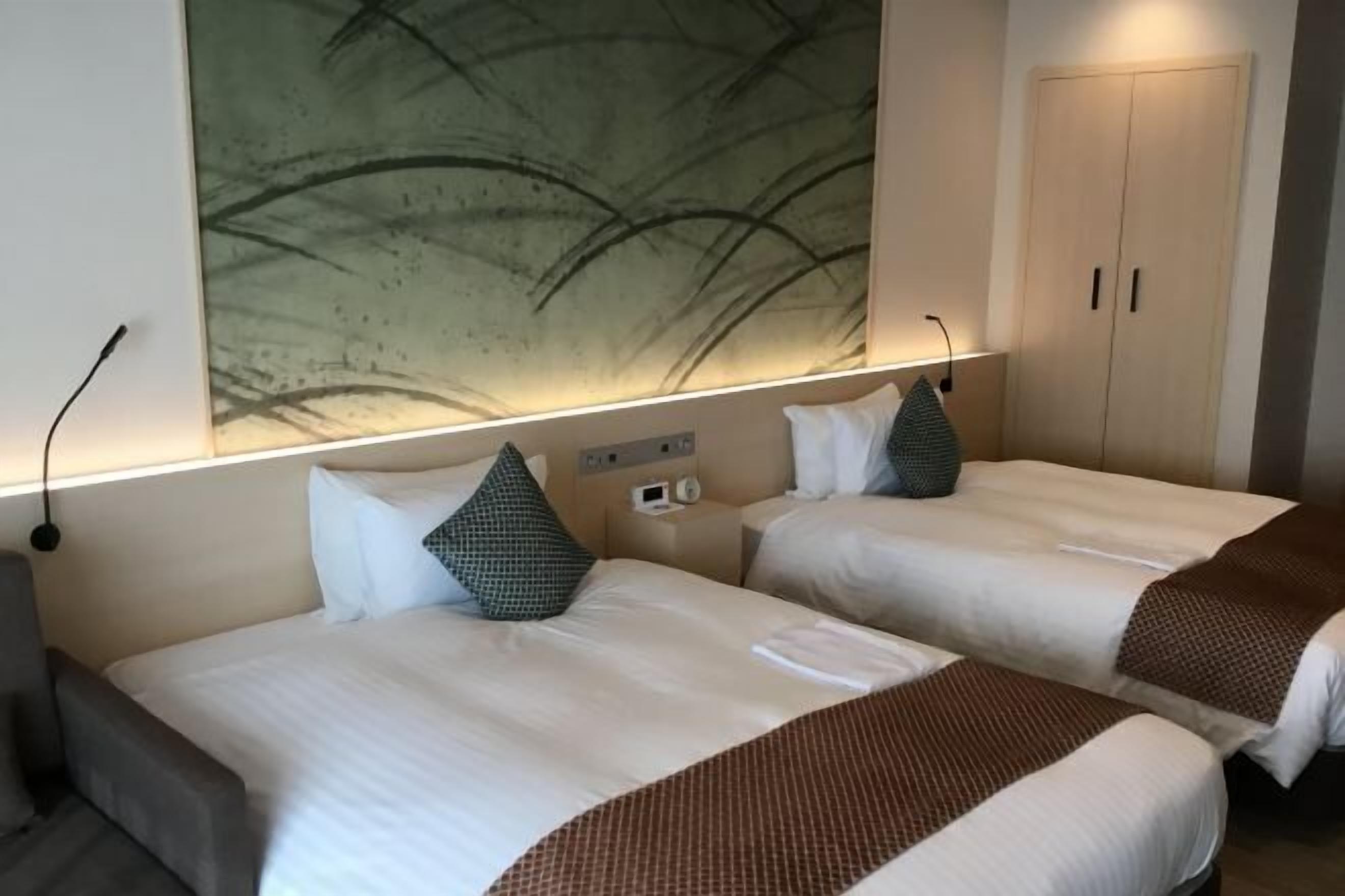 Coffres-forts dans les chambres, bureau, rideaux occultants