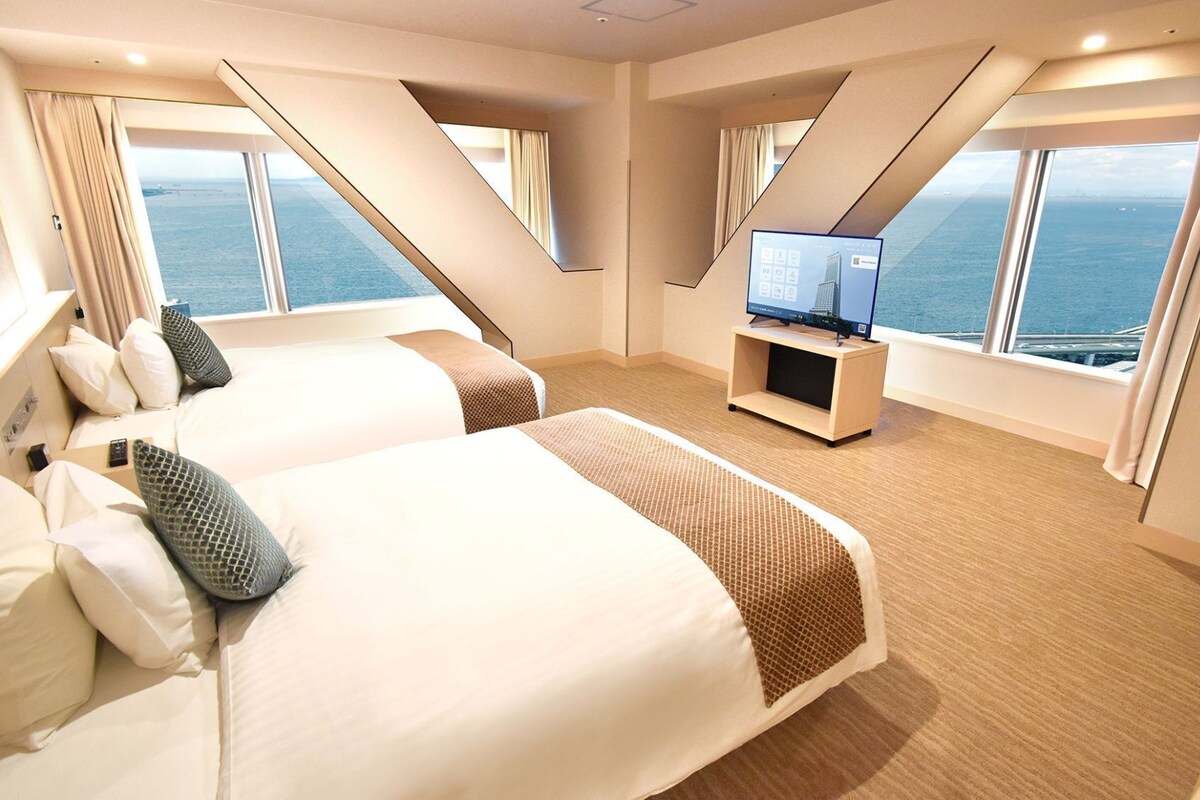 In-room safe, desk, blackout curtains, soundproofing