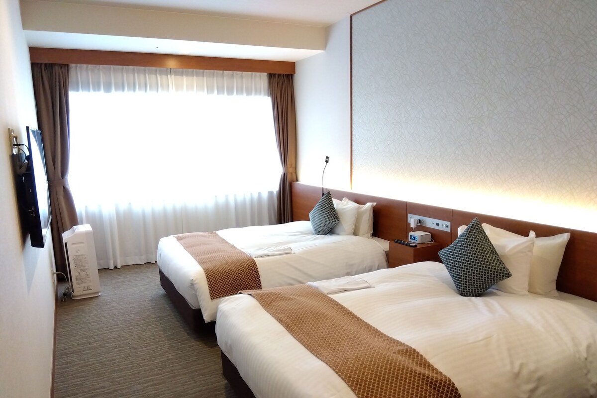 In-room safe, desk, blackout curtains, soundproofing