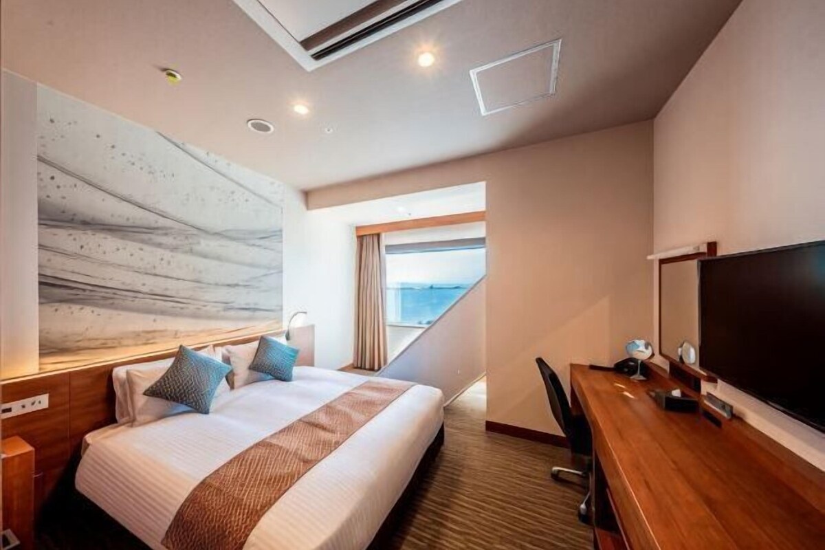 In-room safe, desk, blackout curtains, soundproofing